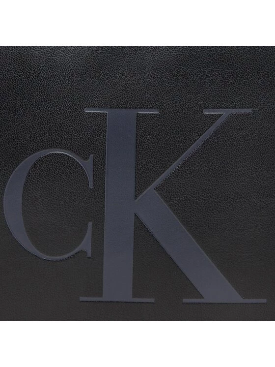 Calvin Klein Jeans Sacoche Monogram Soft Camera Bagi7 K50K509834 Noir 4 Calvin Klein Jeans Sacoche Monogram Soft Camera Bagi7 K50K509834 Noir – Image 2