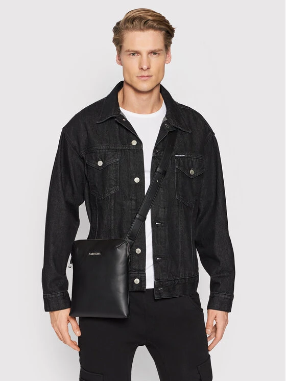 Calvin Klein Sacoche Boxed Flatpack K50K507796 Noir 8 Calvin Klein Sacoche Boxed Flatpack K50K507796 Noir – Image 6