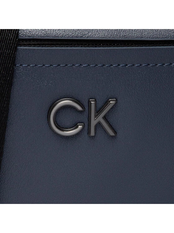 Calvin Klein Sacoche Foundation Flatpack W/Pckt K50K508684 Bleu marine 5 Calvin Klein Sacoche Foundation Flatpack W/Pckt K50K508684 Bleu marine – Image 3